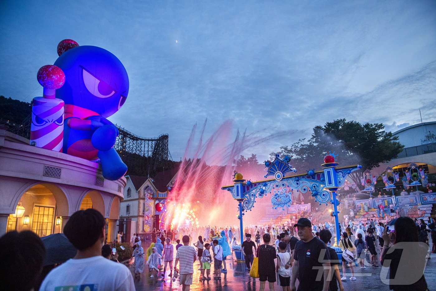 본문 이미지 - 에버랜드 밤밤 썸머 나이트 공연 현장(에버랜드 제공)