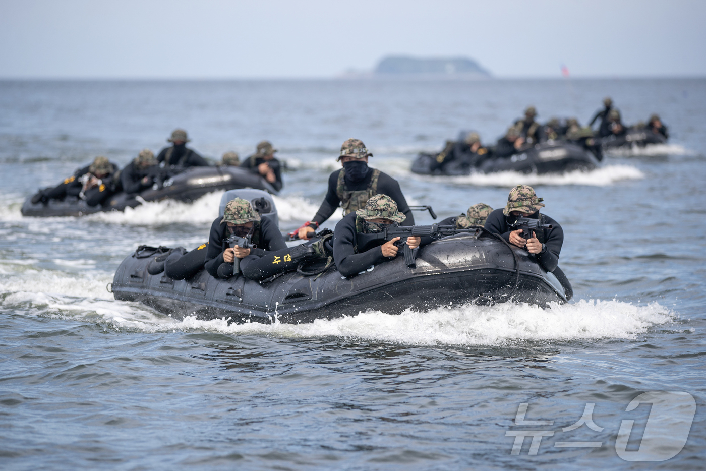 육군 특전사 귀성부대, 해상침투 훈련 - 뉴스1