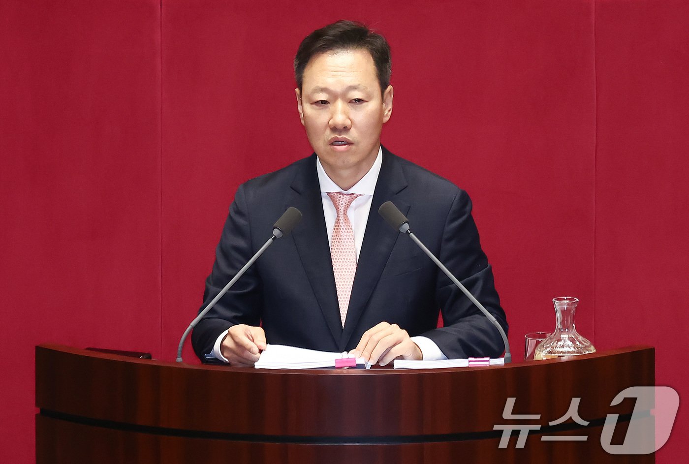 본문 이미지 - 박수민 국민의힘 의원이 1일 오후 서울 여의도 국회에서 열린 제416회국회(임시회) 제2차 본회의에서 2024년 민생회복지원금 지급을 위한 특별조치법안(대안)에 반대하는 무제한 토론(필리버스터)을 하고 있다. 2024.8.1/뉴스1 ⓒ News1 김민지 기자