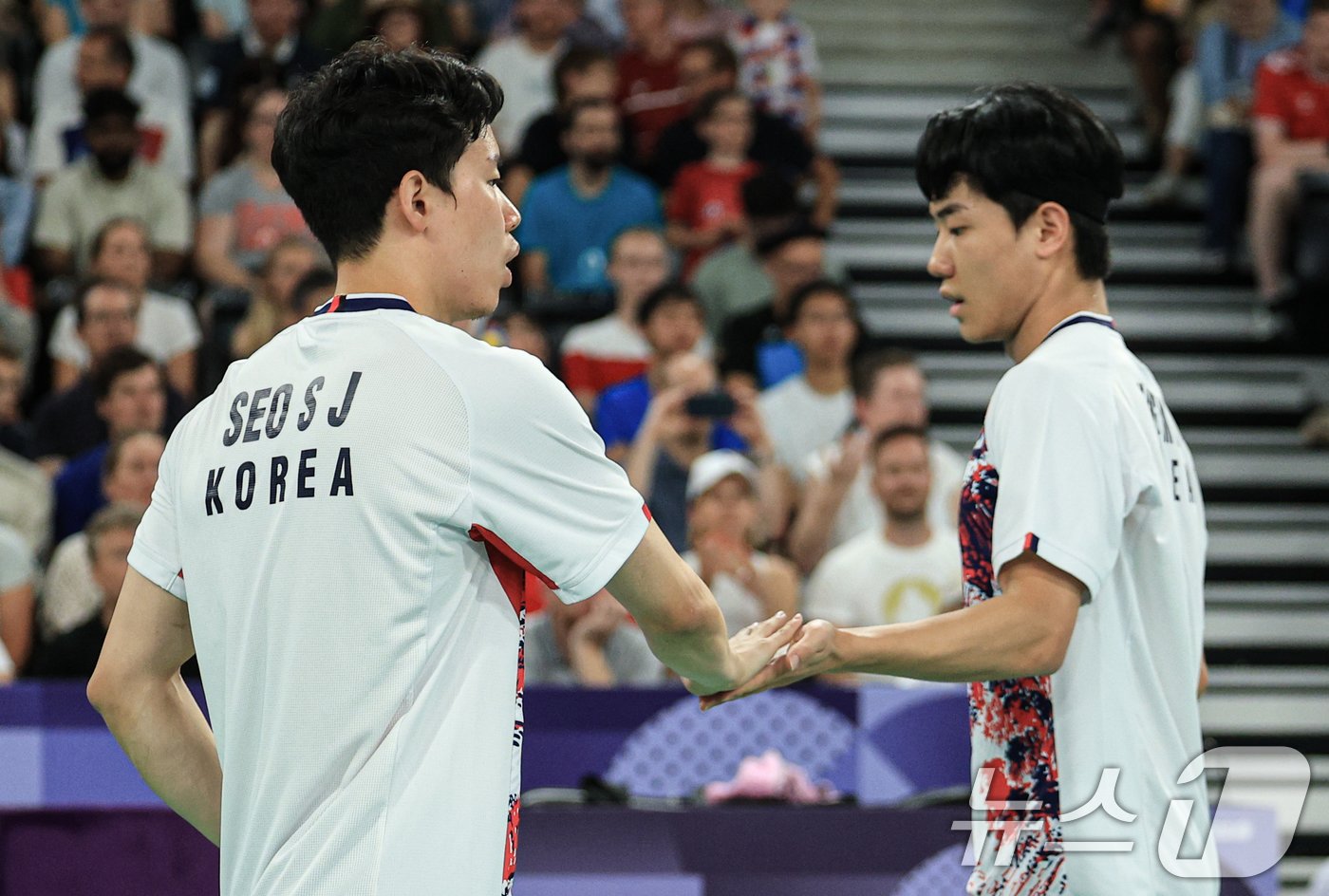 대한민국 배드민턴 대표팀 서승재, 강민혁 선수가 1일 오후&#40;한국시간&#41; 프랑스 파리 라 샤펠 아레나에서 열린 배드민턴 남자 복식 8강 덴마크의 앤더스 스카룹 라스무센, 킴 아스트룹 조와의 경기에서 득점한 수 기뻐하고 있다. 2024.8.1/뉴스1 ⓒ News1 박정호 기자