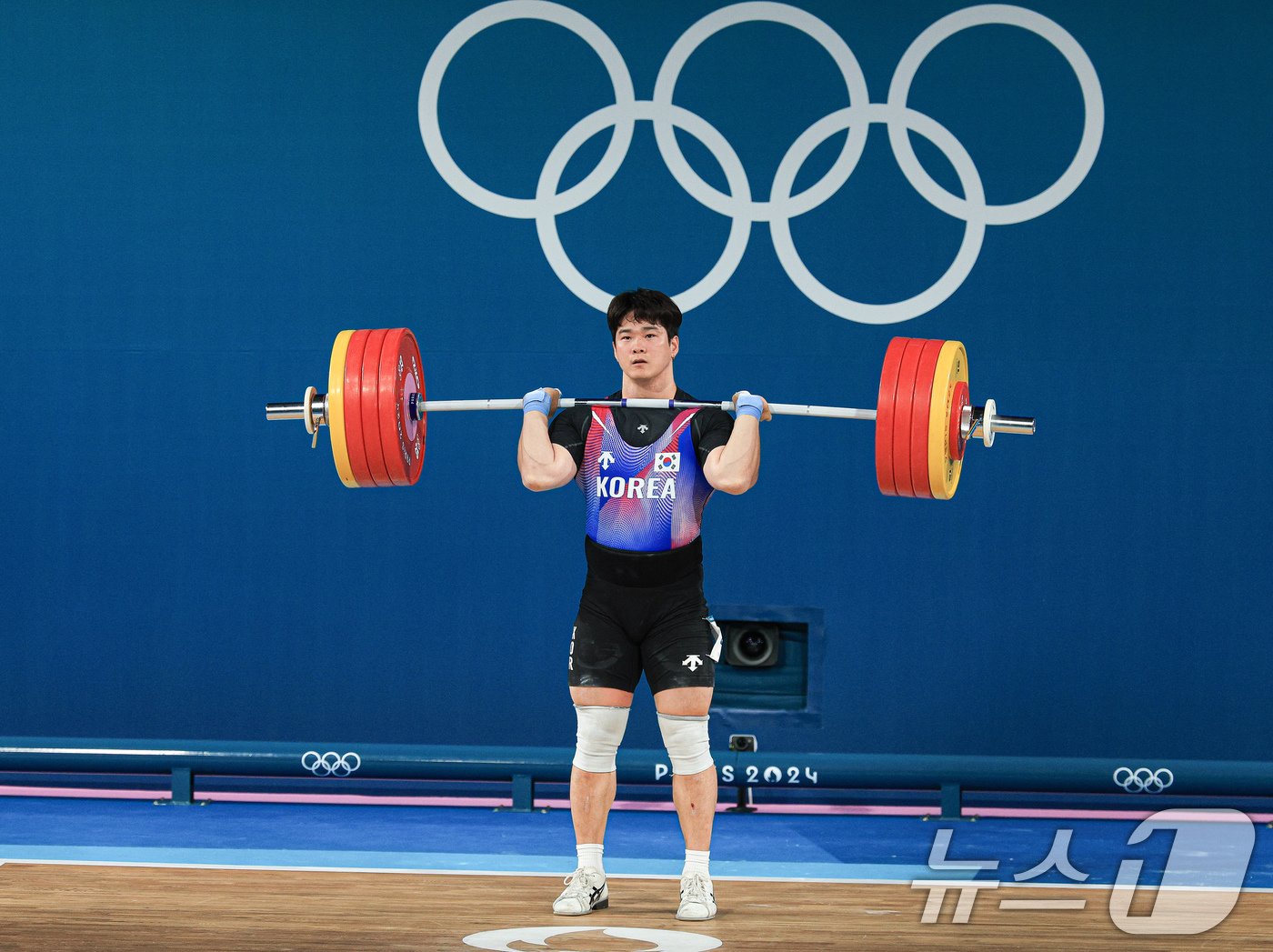 본문 이미지 - 대한민국 역도 국가대표팀 유동주 선수가 9일 오후&#40;한국시간&#41; 프랑스 파리 사우스 파리 아레나 6에서 진행된 2024 파리올림픽 역도 남자 89kg급 경기 용상 211kg 2차시기에 도전하고 있다. 2024.8.9/뉴스1 ⓒ News1 박정호 기자