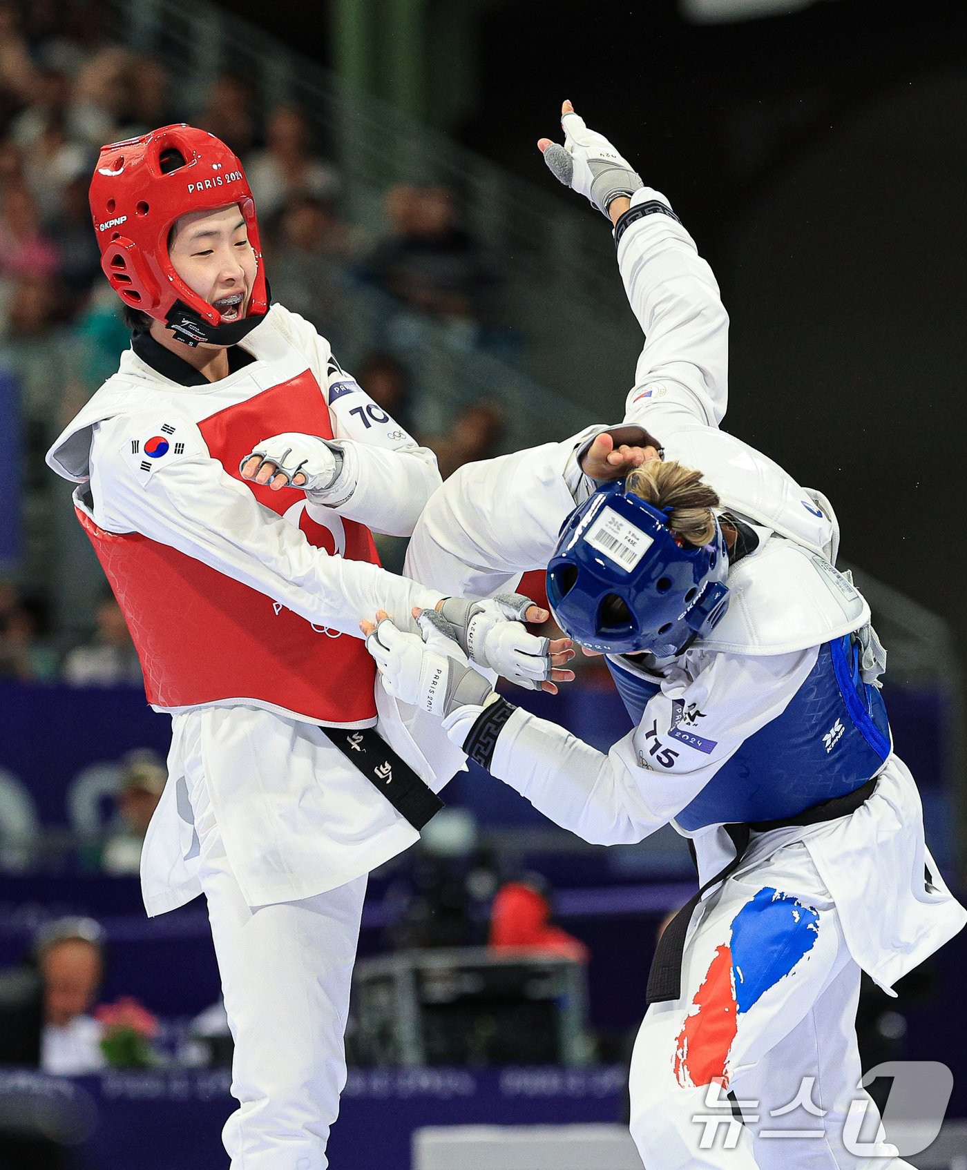 대한민국 태권도 국가대표팀 이다빈 선수가 10일 오후&#40;한국시간&#41; 프랑스 파리 그랑 팔레에서 진행된 2024 파리올림픽 태권도 여자 +67kg급 16강 경기에서 체코의 페트라 스톨보바 선수와 자웅을 겨루고 있다. 2024.8.10/뉴스1 ⓒ News1 박정호 기자