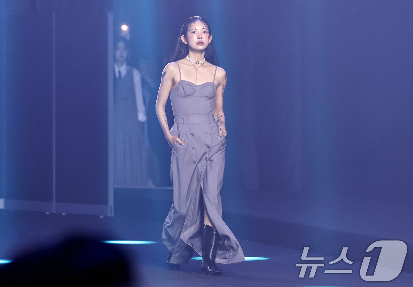 본문 이미지 - 배우 고(故) 최진실 씨의 딸이자 인플루언서로 활동중인 최준희 씨가 10일 오후 서울 송파구 비타500아프리카콜로세움에서 열린 '뉴뉴컬렉션&콘테스트'에서 런웨이를 걷고 있다. 2024.8.10/뉴스1 ⓒ News1 구윤성 기자