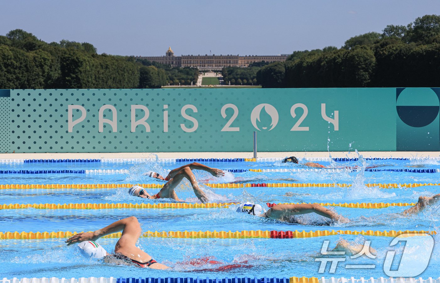 10일&#40;한국시간&#41; 프랑스 파리 베르사유 궁전에서 2024 파리올림픽 근대5종 여자 준결승에서 수영 200m 자유형 경기가 열리고 있다. 2024.8.10/뉴스1 ⓒ News1 박정호 기자