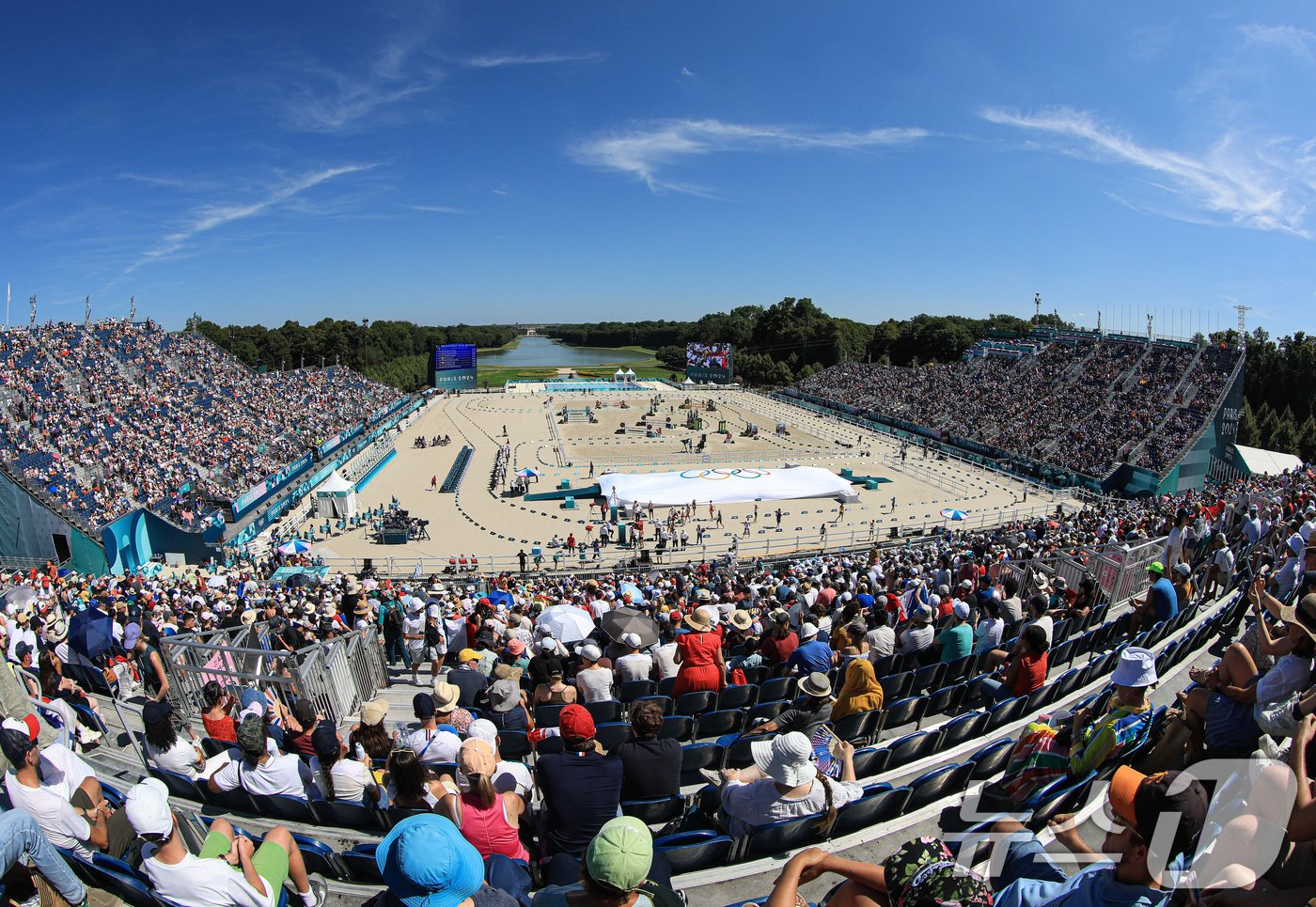 본문 이미지 - 10일(한국시간) 프랑스 파리 베르사유 궁전에서 2024 파리올림픽 근대5종 여자 준결승에서 레이저런 경기가 열리고 있다. 2024.8.10/뉴스1 ⓒ News1 박정호 기자