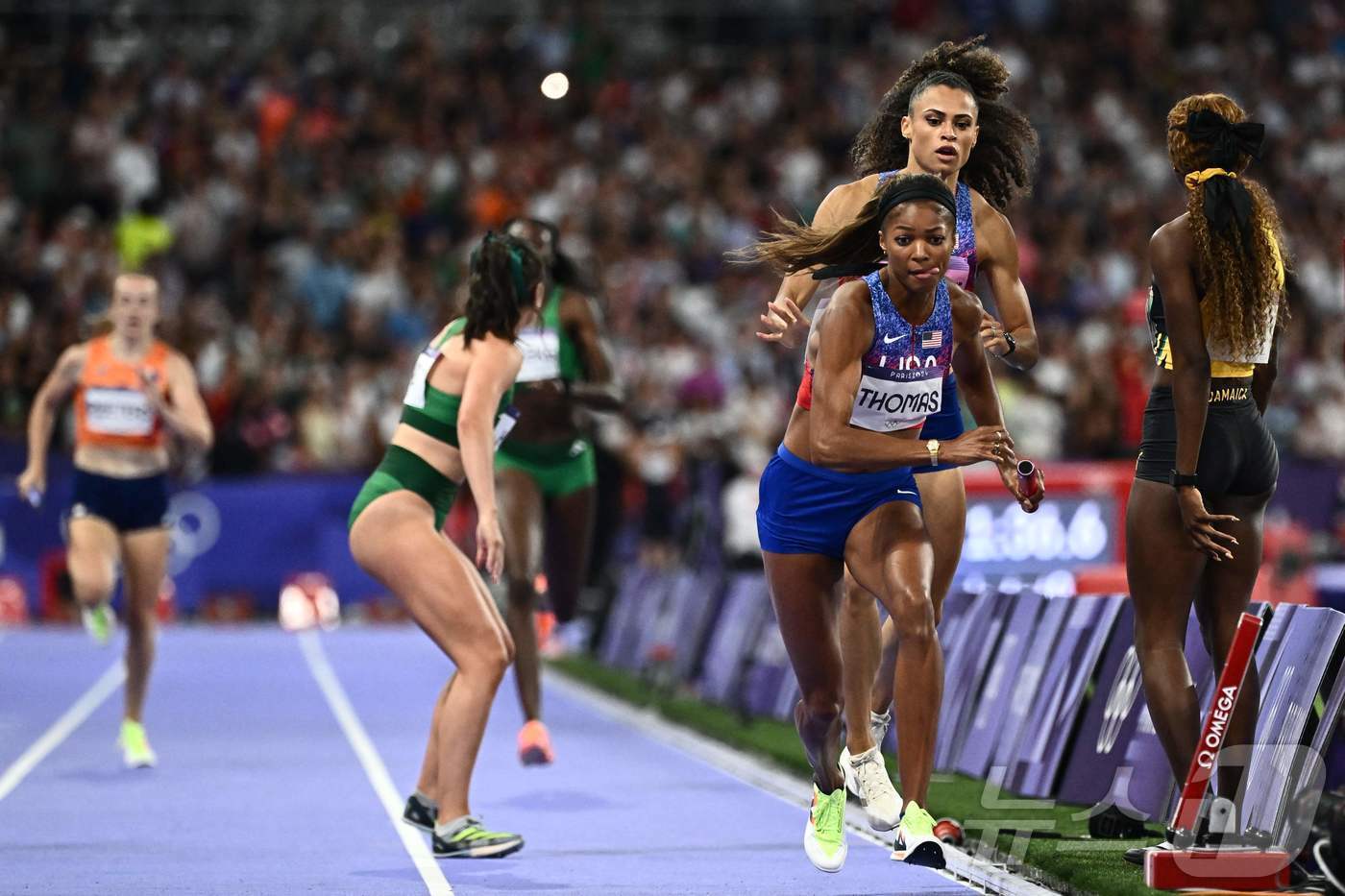 여자 육상 1600m 계주에서 3관왕에 오른 미국의 토머스. ⓒ AFP=뉴스1