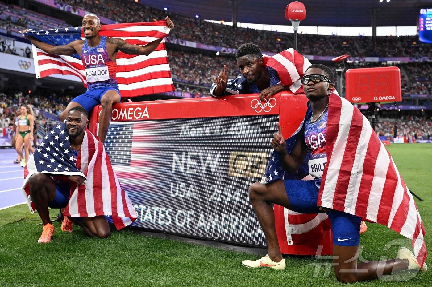 올림픽 신기록으로 1600m 계주 금메달을 차지한 미국. ⓒ AFP=뉴스1