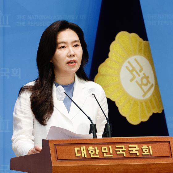 민주 "법사도 부족해 이제 '햄버거 보살'까지…무속 내란 일으켰나"