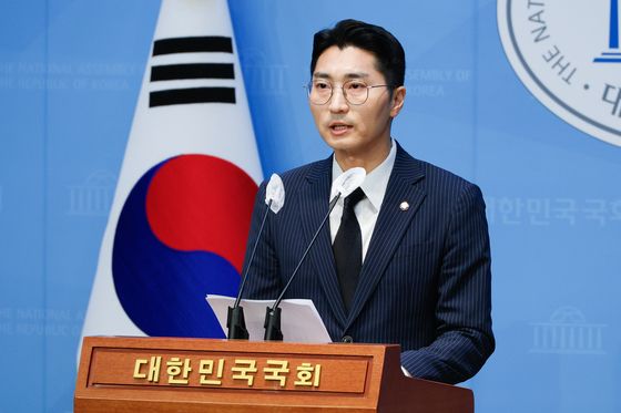 국힘 "징역 확정 판결 앞둔 조국, 국회 떠날 때 됐다"