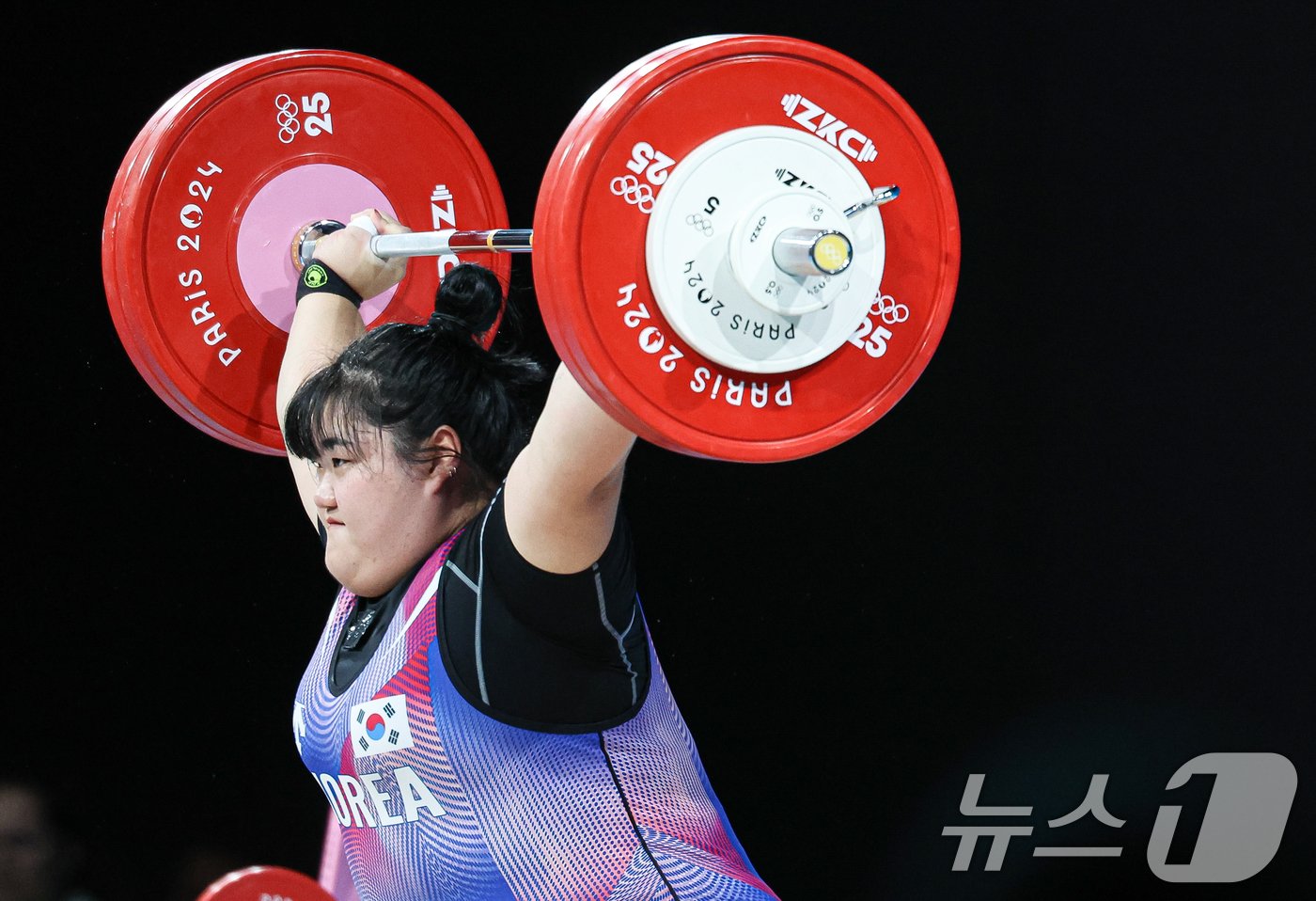 대한민국 역도 국가대표팀 박혜정 선수가 11일&#40;한국시간&#41; 프랑스 파리 사우스 파리 아레나6에서 진행된 2024 파리올림픽 역도 여자 81kg급 경기에서 인상 131kg 3차시기에 도전하고 있다. 2024.8.11/뉴스1 ⓒ News1 이동해 기자