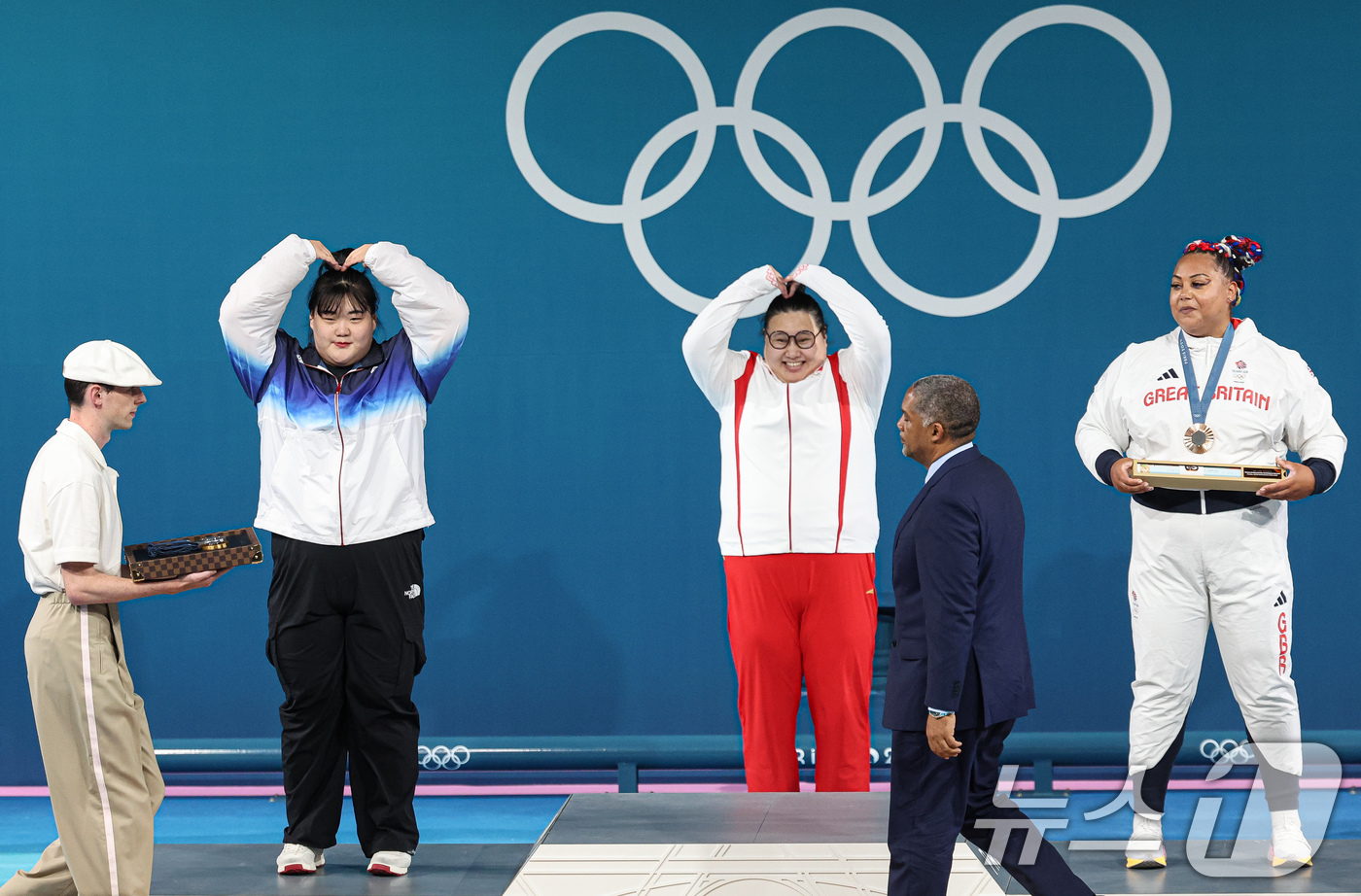 (파리(프랑스)=뉴스1) 이동해 기자 = 대한민국 역도 국가대표팀 박혜정 선수가 11일(한국시간) 프랑스 파리 사우스 파리 아레나6에서 진행된 2024 파리올림픽 역도 여자 81k …