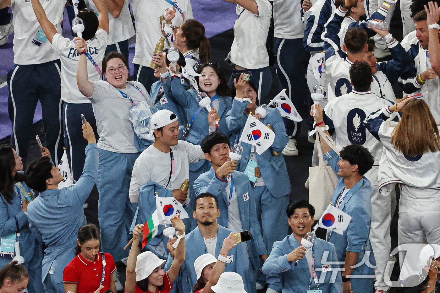 12일&#40;한국시간&#41; 프랑스 파리 스타드 드 프랑스에서 열린 2024 파리올림픽 폐막식에 대한민국 선수단이 입장하고 있다. &#40;공동취재&#41; 2024.8.12/뉴스1 ⓒ News1 이동해 기자