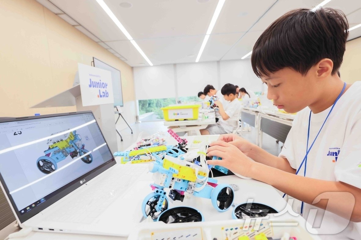 본문 이미지 - 카카오모빌리티 택시 기사 가족 대상 코딩 교육 캠프 '주니어랩 2기'(카카오모빌리티 제공)