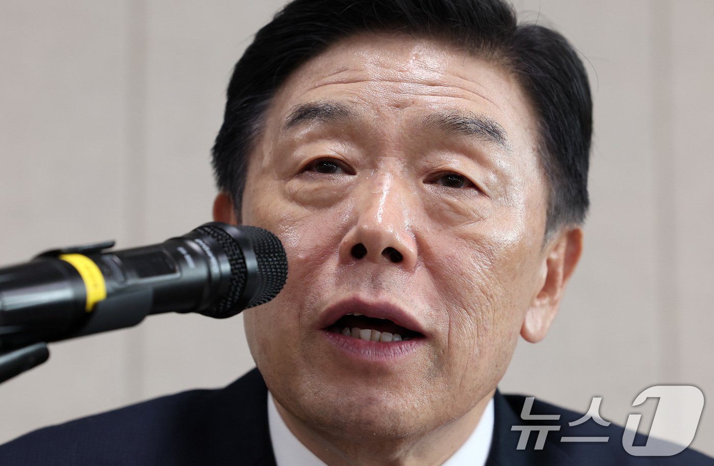 본문 이미지 - 김형석 독립기념관장이 12일 서울 용산구 서울지방보훈청에서 열린 독립기념관 광복절 경축식 취소 및 뉴라이트 성향 관련 기자회견에서 발언하고 있다.  2024.8.12/뉴스1 ⓒ News1 김성진 기자