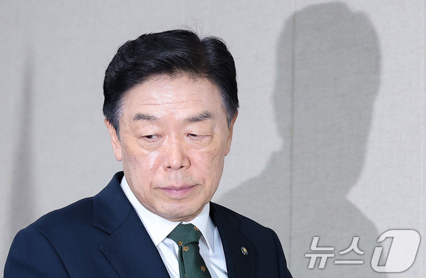 본문 이미지 - 김형석 독립기념관장이 12일 서울 용산구 서울지방보훈청에서 열린 독립기념관 광복절 경축식 취소 및 뉴라이트 성향 관련 기자회견에 참석하고 있다. 2024.8.12/뉴스1 ⓒ News1 김성진 기자