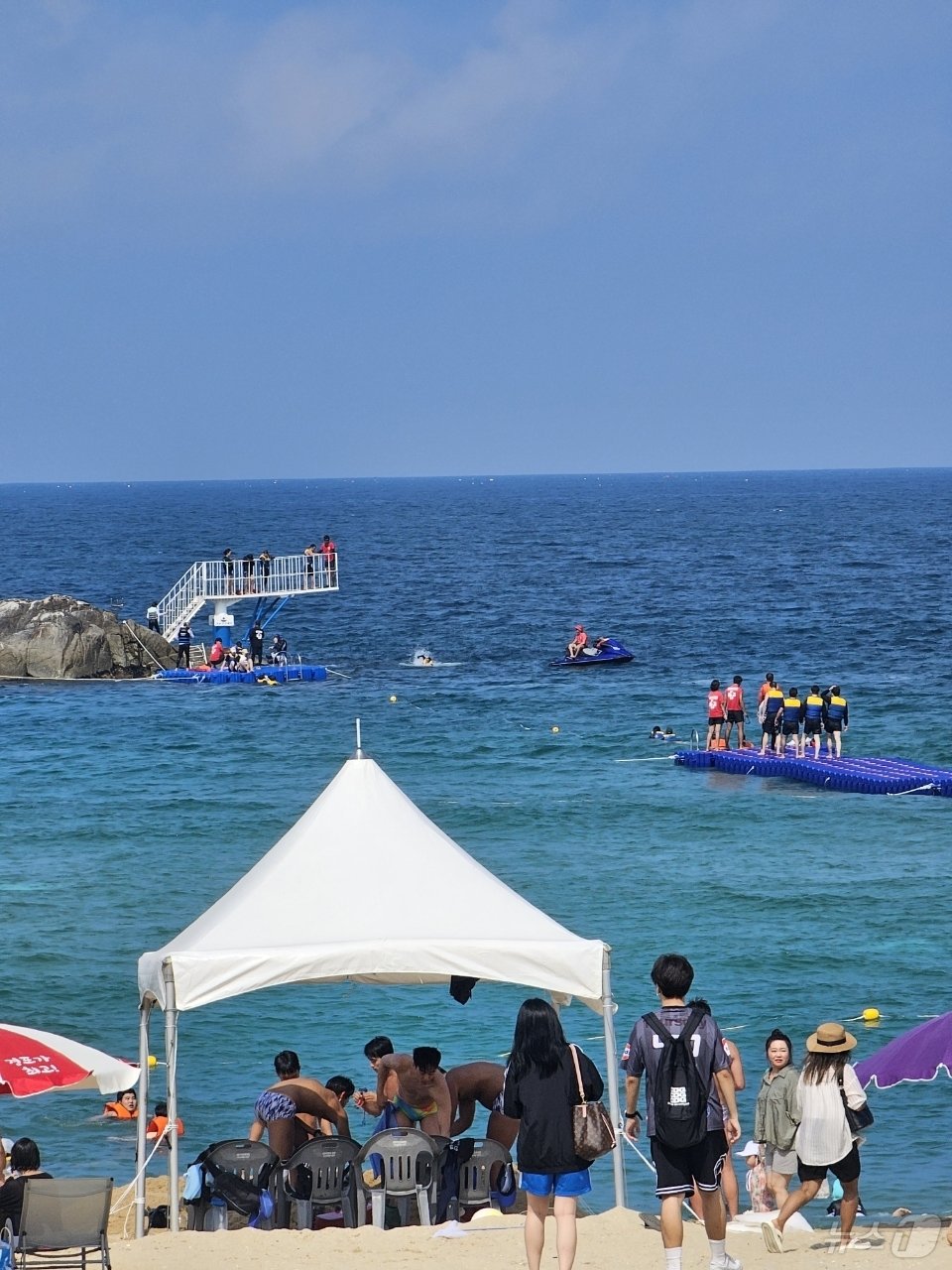 본문 이미지 - 경포해수욕장 오리바위.(강릉시 제공) 2024.8.12/뉴스1