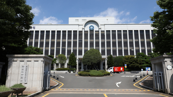 "접대부 손 잡았지" 추궁하는 노래주점 업주 혀로 핥은 30대 벌금형