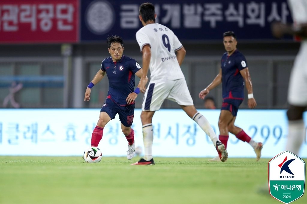  충북청주와 성남FC의 경기 모습&#40;한국프로축구연맹 제공&#41;