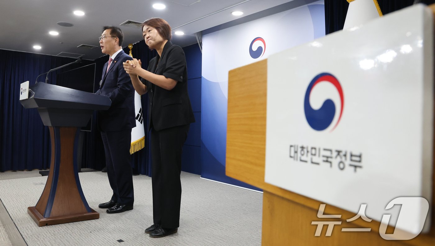 본문 이미지 - 박성재 법무부 장관이 13일 서울 종로구 정부서울청사에서 '2024년 광복절 특별사면' 브리핑을 하고 있다. 윤석열 대통령은 김경수 전 경남도지사, 조윤선 전 청와대 정무수석 장관 등을 복권하고 이동채 전 에코프로 회장 등 1219명을 특별사면했다. 2024.8.13/뉴스1 ⓒ News1 허경 기자