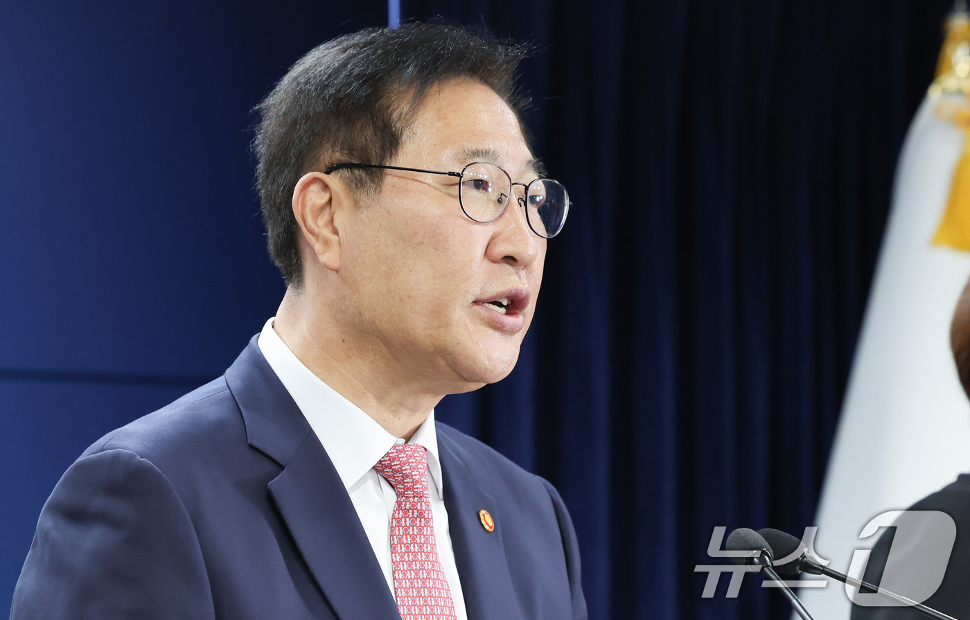 (서울=뉴스1) 허경 기자 = 박성재 법무부 장관이 13일 서울 종로구 정부서울청사에서 '2024년 광복절 특별사면' 브리핑을 하고 있다.윤석열 대통령은 김경수 전 경남도지사, 조 …