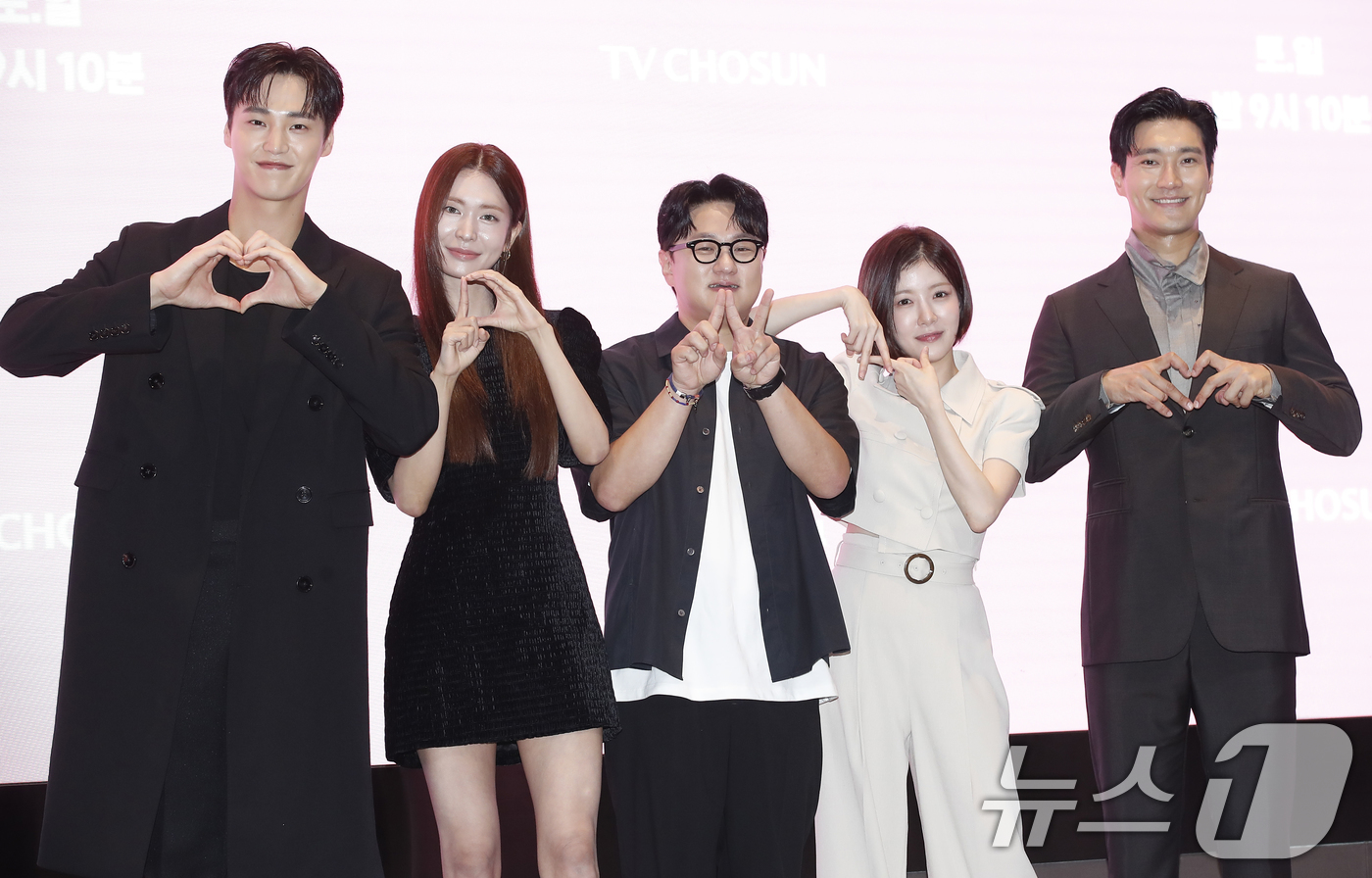 (서울=뉴스1) 권현진 기자 = 배우 이태환(왼쪽부터)과 정유진, 성치욱 감독, 정인선, 최시원이 13일 서울 영등포구 글래드 여의도에서 진행된 TV 조선 새 주말 미니시리즈 'D …