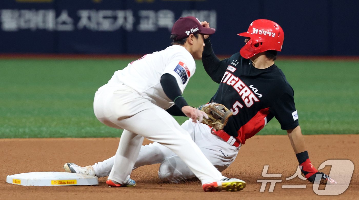 본문 이미지 - 도루를 시도하는 김도영. /뉴스1 DB ⓒ News1 김명섭 기자