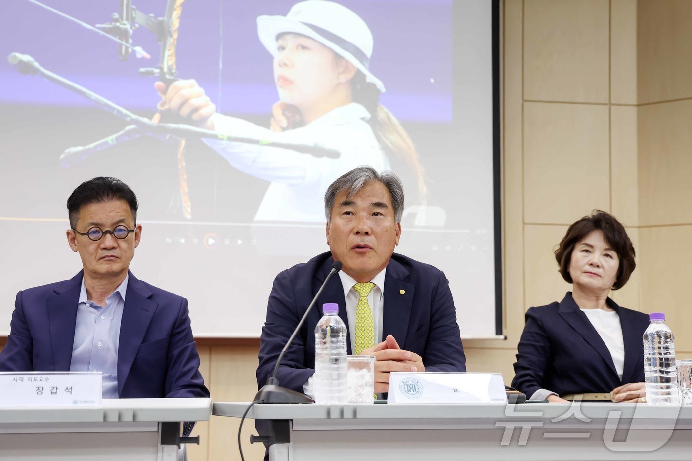 문원재 한국체육대학교 총장이 14일 오전 서울 송파구 한체대에서 열린 &#39;파리올림픽 메달리스트 기자간담회&#39;에서 취재진의 질문에 답하고 있다. 2024.8.14/뉴스1 ⓒ News1 민경석 기자