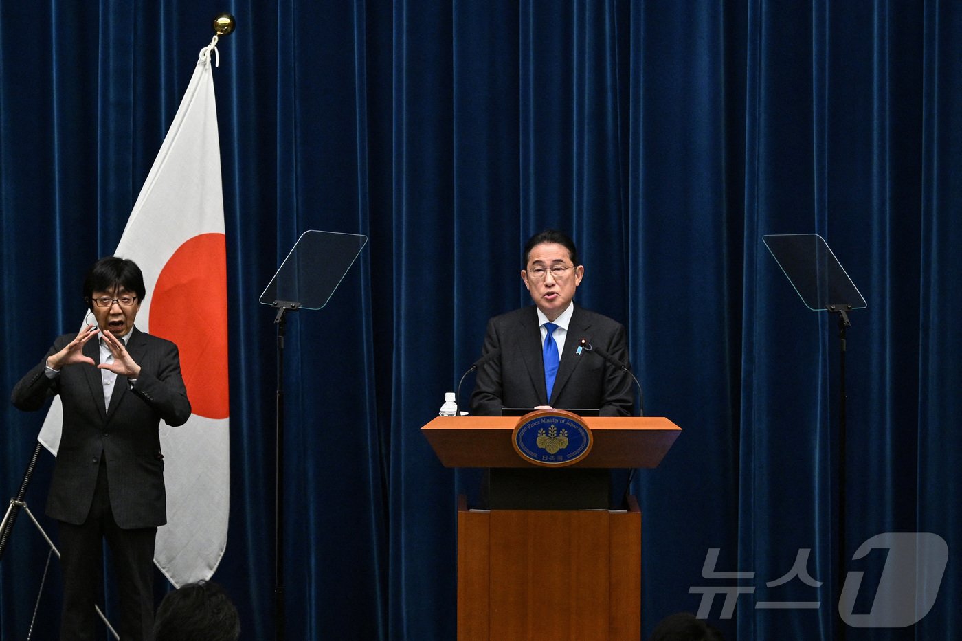 14일 기시다 후미오 일본 총리가 도쿄 수상관저에서 기자회견을 하고 있다. 이날 기시다 총리는 9월로 예정된 자민당 총재 선거에 불출마하겠다는 뜻을 밝혔다. 2024.08.14 ⓒ 로이터=뉴스1 ⓒ News1 김지완 기자