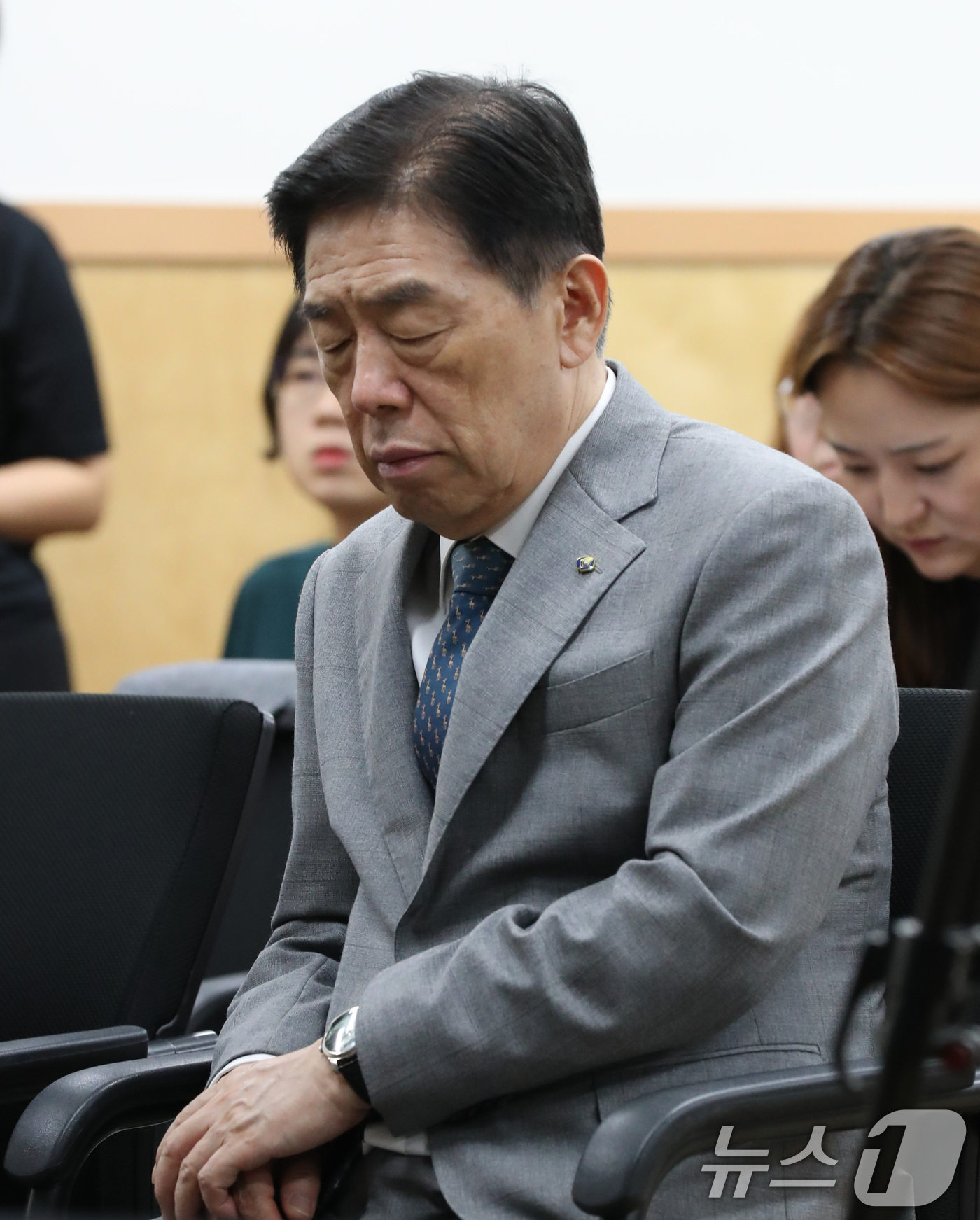 (대전=뉴스1) 김기태 기자 = 김형석 신임 독립기념관장이 14일 충남 천안 독립기념관 밝은누리관에서 열린 독립 유물 공개 행사에서 잠시 눈을 감고 있다. 2024.8.14/뉴스1 …