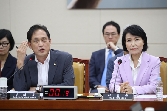 법원 "방통위 '2인 체제' KBS 이사 임명, 2심 선고까지 효력정지"