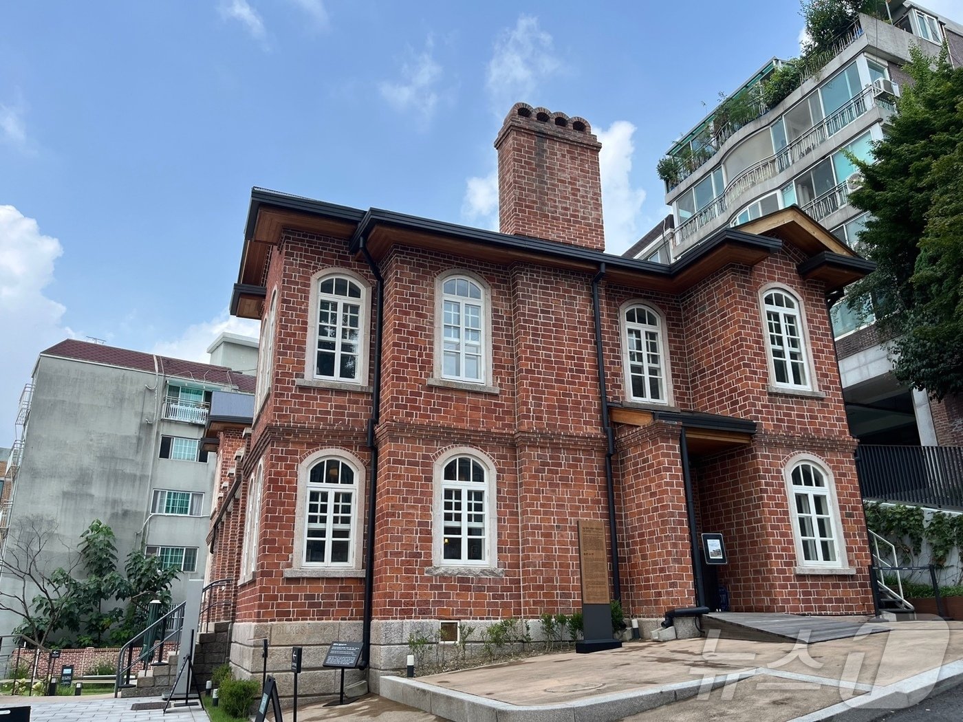 본문 이미지 - 13일 오전 서울 종로구 행촌동에 있는 딜쿠샤의 모습. 딜쿠샤는 페르시아어로 '기쁜 마음'이라는 의미다. 2024.8.13/뉴스1