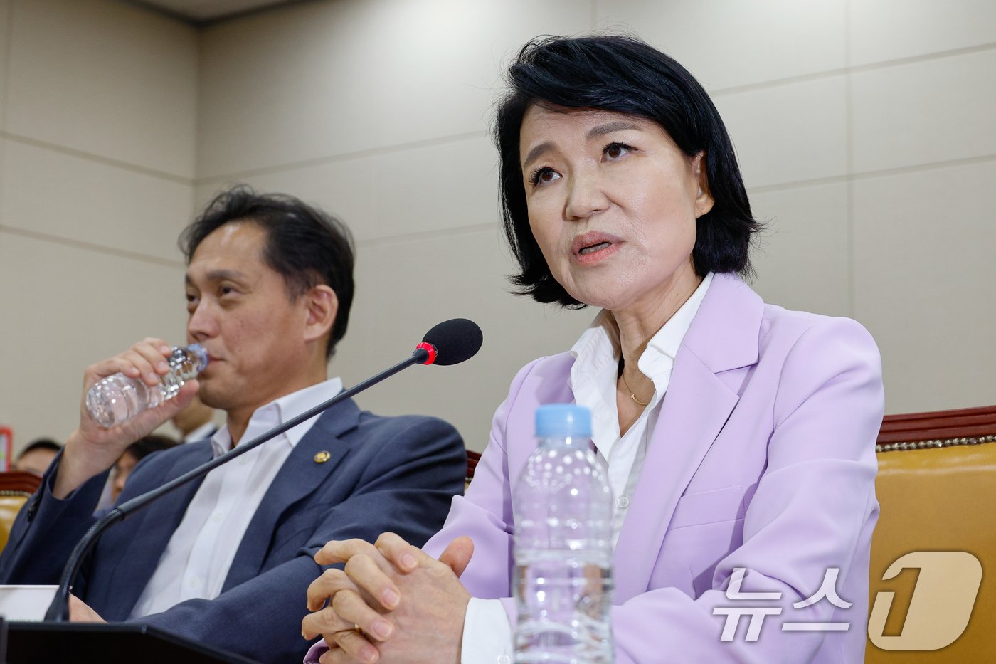 본문 이미지 - 이진숙 방송통신위원회 위원장이 8월 14일 오후 서울 여의도 국회 과학기술정보방송통신위원회에서 열린 방송장악 2차 청문회에서 의원 질의에 답하고 있다. 2024.8.14/뉴스1 ⓒ News1 안은나 기자