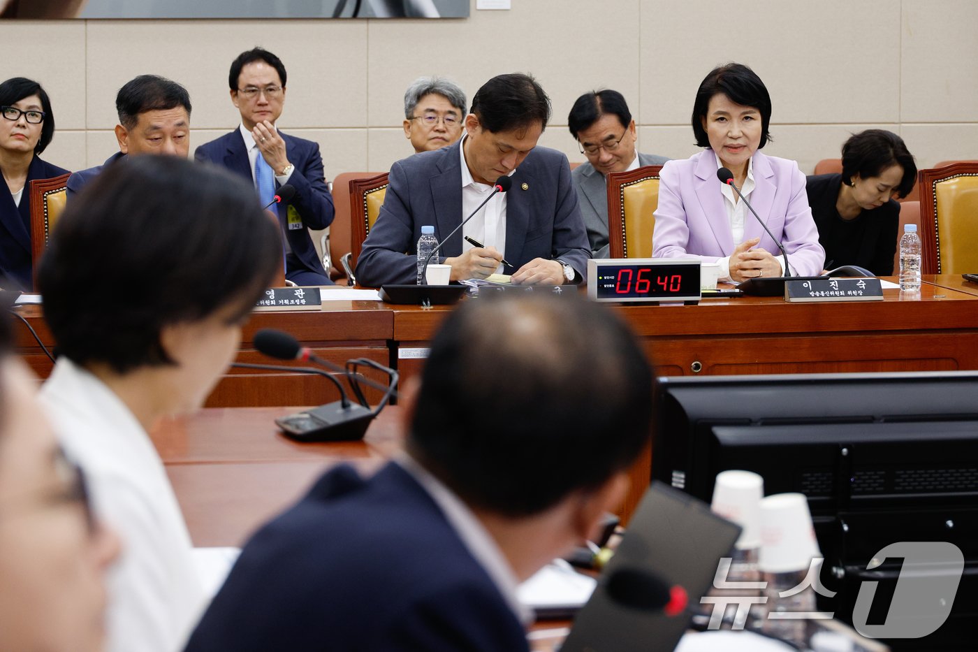 본문 이미지 - 이진숙 방송통신위원회 위원장이 14일 오후 서울 여의도 국회 과학기술정보방송통신위원회에서 열린 방송장악 2차 청문회에서 의원 질의에 답하고 있다. 2024.8.14/뉴스1 ⓒ News1 안은나 기자