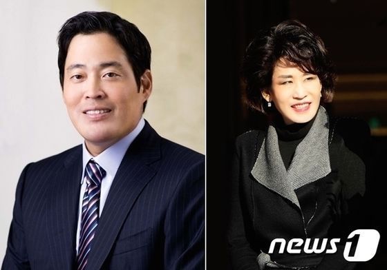 본문 이미지 - 정용진 신세계그룹 회장&#40;왼쪽&#41;과 정유경 신세계 총괄사장&#40;오른쪽&#41;ⓒ News1  