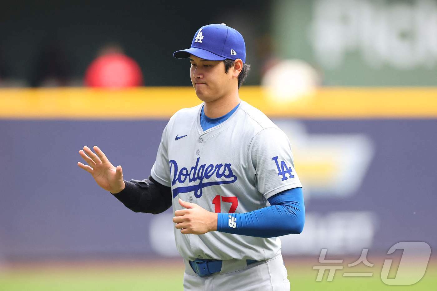 본문 이미지 - 팔꿈치 수술 후 불펜 피칭 등을 통해 컨디션을 끌어 올리고 있는 오타니. ⓒ AFP=뉴스1