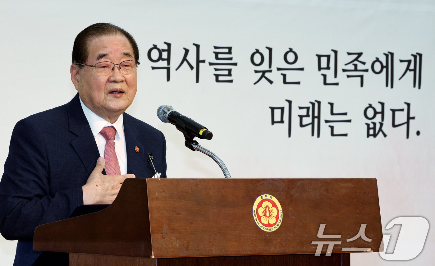 본문 이미지 - 제79주년 광복절인 15일 오전 서울 용산구 백범김구기념관에서 광복회가 주최한 8.15 광복절 기념식에서 이종찬 광복회장이 기념사를 하고 있다.2024.8.15/뉴스1 ⓒ News1 장수영 기자