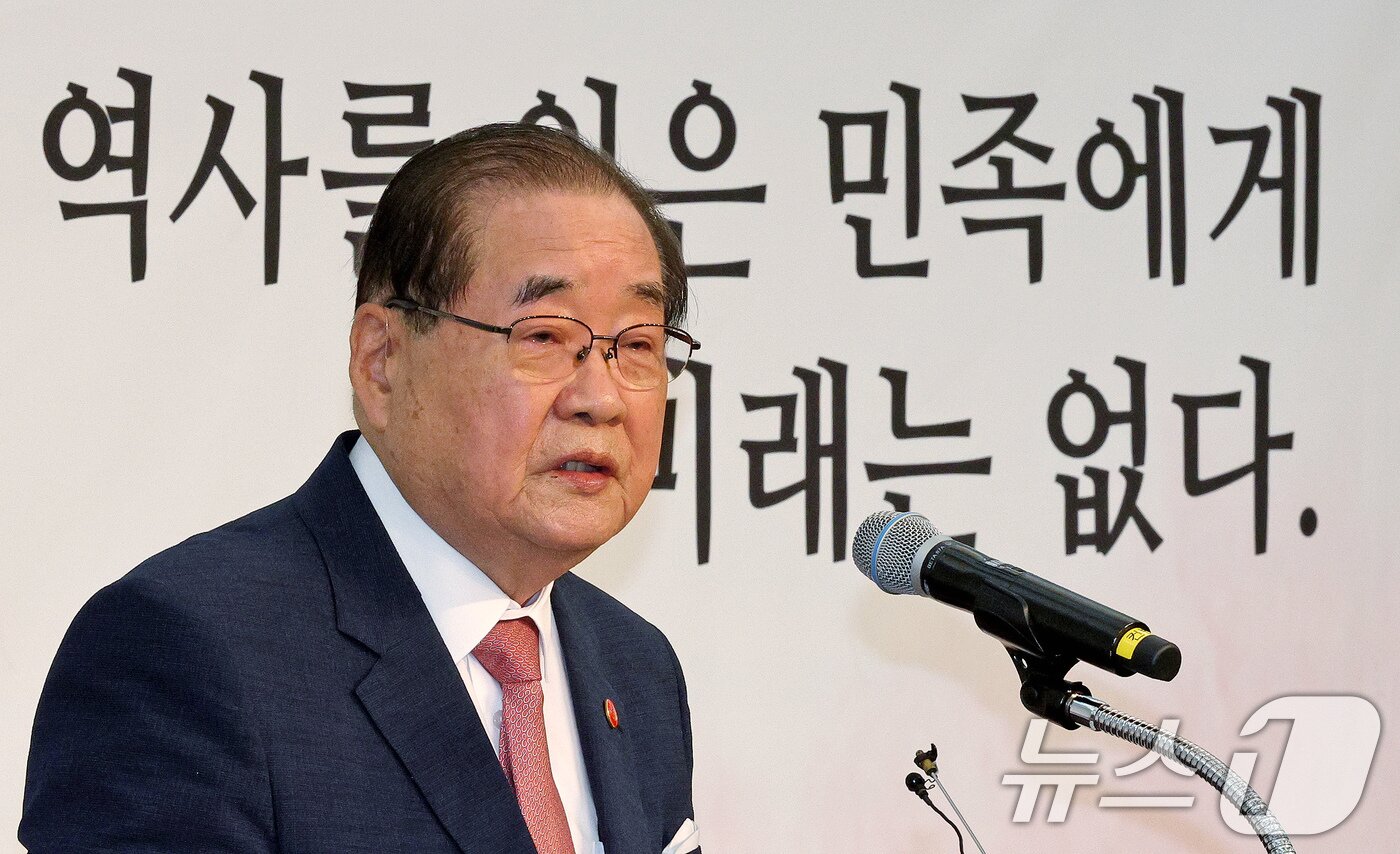 본문 이미지 - 제79주년 광복절인 15일 오전 서울 용산구 백범김구기념관에서 광복회가 주최한 8.15 광복절 기념식에서 이종찬 광복회장이 기념사를 하고 있다. 2024.8.15/뉴스1 ⓒ News1 장수영 기자