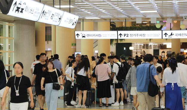 "얼마 만이냐, 예약률 90%↑"…'8월 특수' 누리는 호텔업계