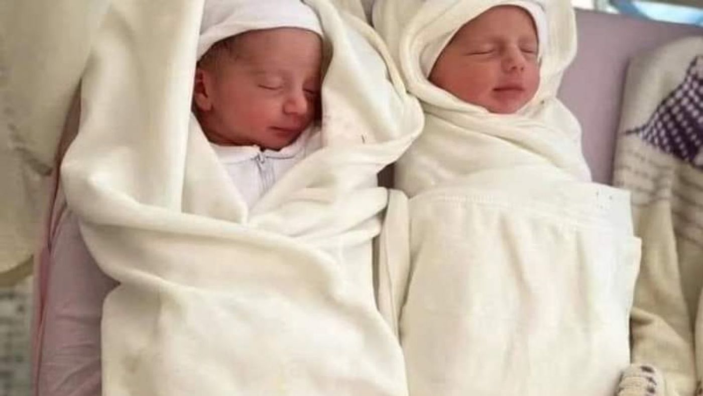 본문 이미지 - 모함마드 아부 알 쿰산의  딸·아들 쌍둥이인 아이살과 아세르(스카이뉴스 갈무리)