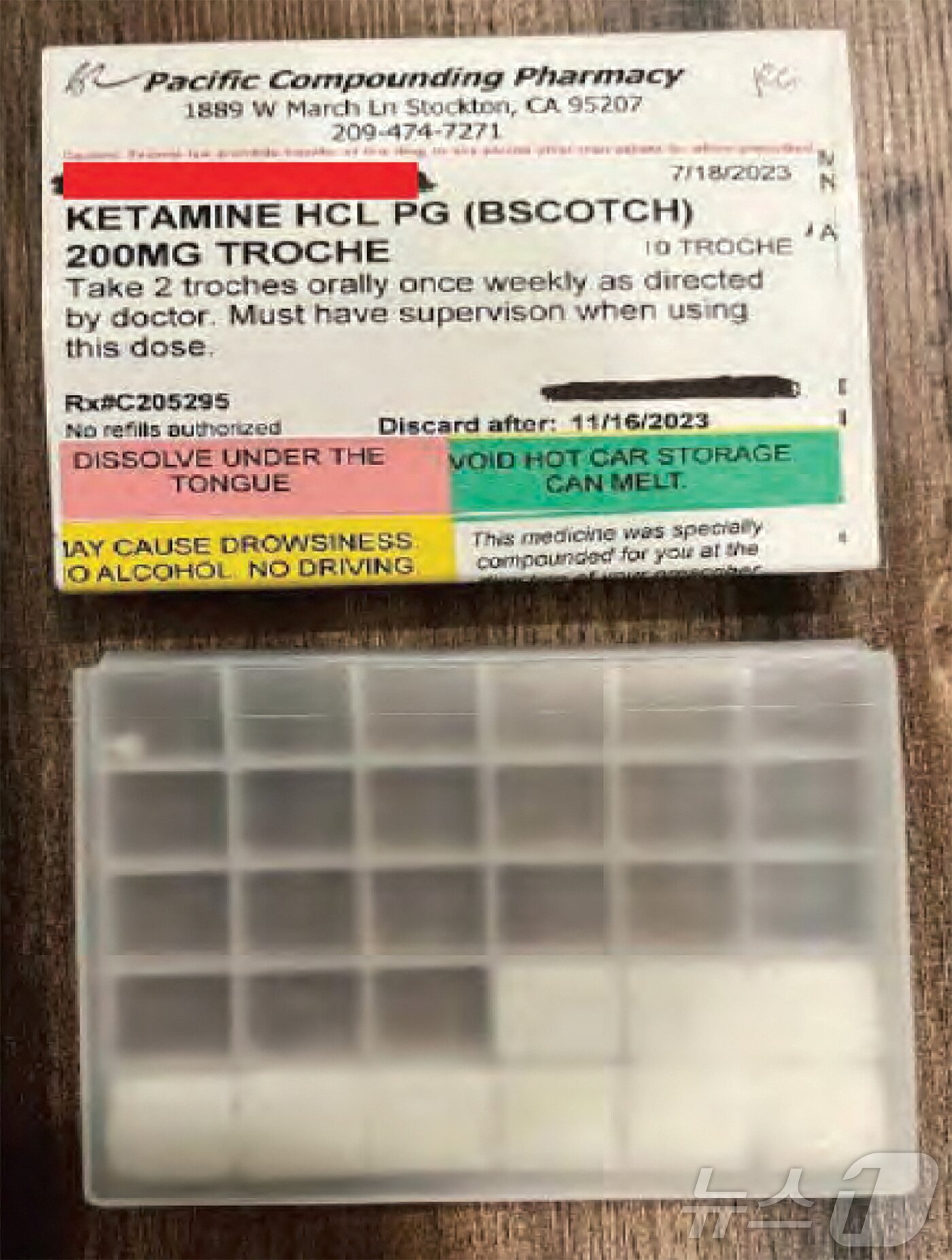 본문 이미지 - 15일(현지시간) 로이터통신이 입수한 매슈 페리 사망 사건 관련 약물 증거 사진. 의사 2명이 공모해 유통한 케타민이 상자에 담겨 있다. 2024.08.15/ ⓒ 로이터=뉴스1 ⓒ News1 권진영 기자