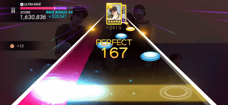 본문 이미지 - 슈퍼스타에스엠&#40;SUPERSTAR SM&#41;에서 라이즈&#40;RIIZE&#41;의 노래 &#39;메모리즈&#40;Memories&#41;&#39;를 플레이하고 있다.  2024.08.16 ⓒ 뉴스1 양새롬 기자