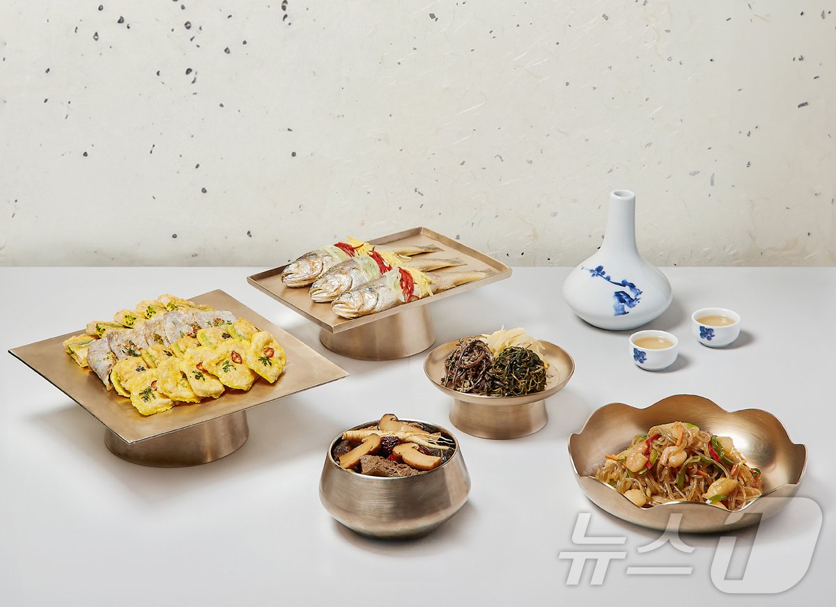 본문 이미지 - 메이필드호텔 봉래헌의 '한가위 상차림'.(메이필드호텔 제공)