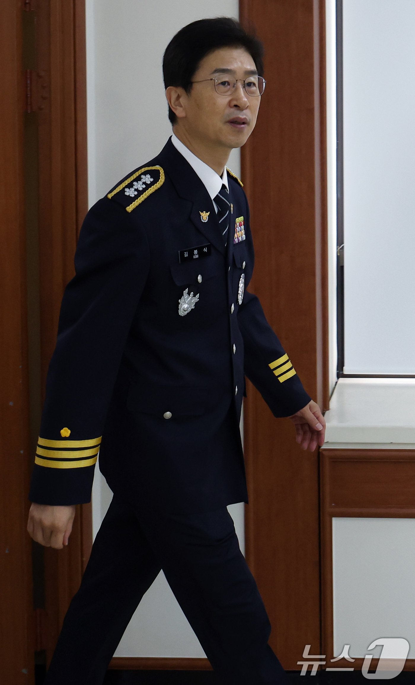 본문 이미지 - 김봉식 신임 서울경찰청장이 16일 오후 서울 종로구 내자동 서울지방경찰청에서 열린 취임식에 참석하고 있다. 2024.8.16/뉴스1 ⓒ News1 박정호 기자