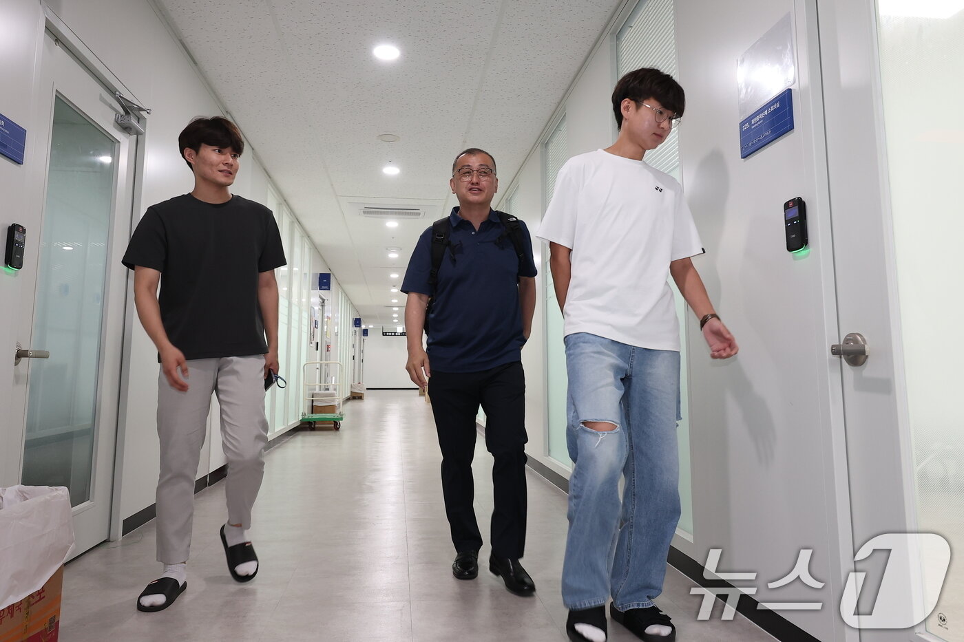 본문 이미지 - 김학균 배드민턴 국가대표팀 감독이 16일 서울 송파구 올림픽회관에서 진행된 진상조사위원회에 진술 조사를 위해 참석하고 있다.2024.8.13/뉴스1 ⓒ News1 김성진 기자