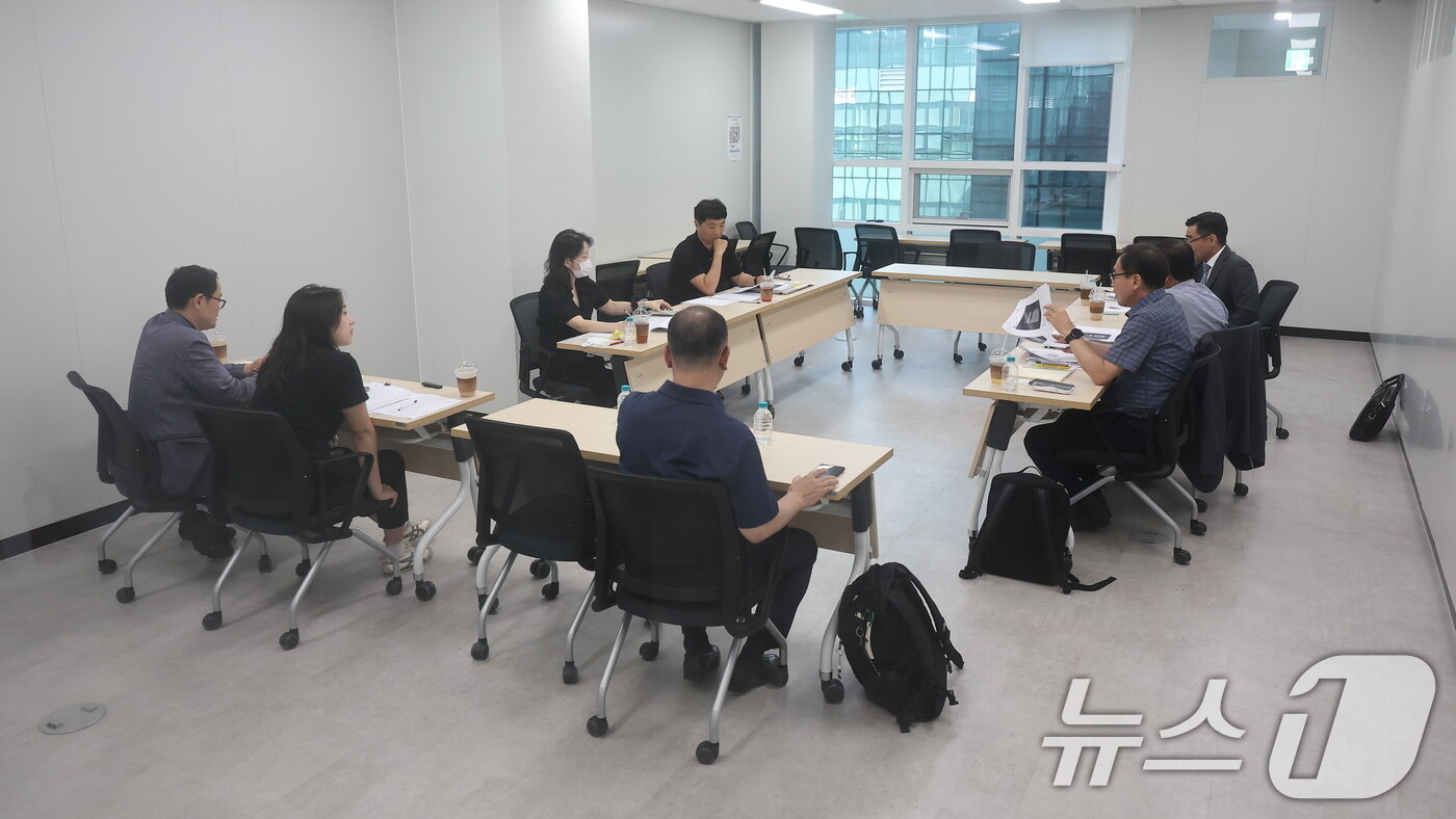 본문 이미지 - 16일 서울 송파구 올림픽회관에서 2024 파리 올림픽 여자 단식 금메달 리스트 안세영의 발언과 관련, 배드민턴협회가 비공개 진상조사위원회를 열고 김학균 대표팀 감독 등 국가대표 지도자를 대상으로 면담을 실시하고 있다. 2024.8.13/뉴스1 ⓒ News1 김성진 기자