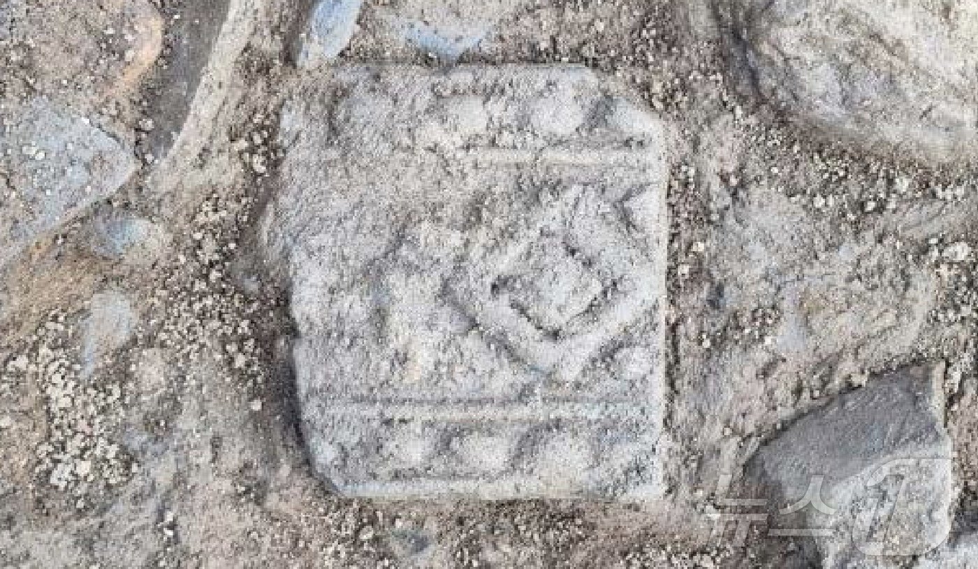 본문 이미지 -  충주 사고지 출토 유물.(국원문화재연구원 제공)/뉴스1