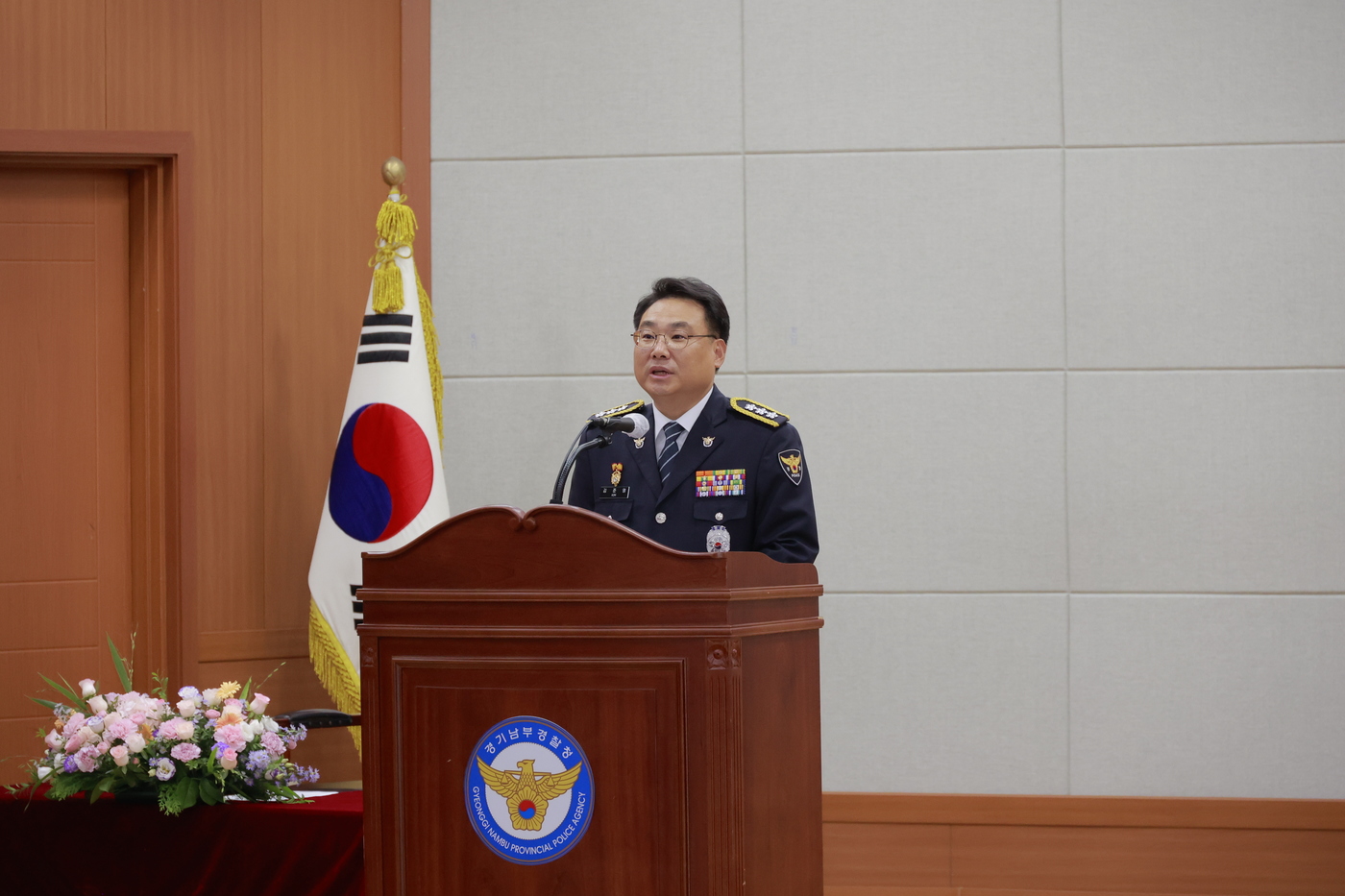 (수원=뉴스1) 김기현 기자 = 김준영 신임 경기남부경찰청장이 16일 오후 수원시 장안구 연무동 경기남부청에서 열린 취임식에서 발언하고 있다. 김 신임 청장은 취임사에서 "엄중한 …