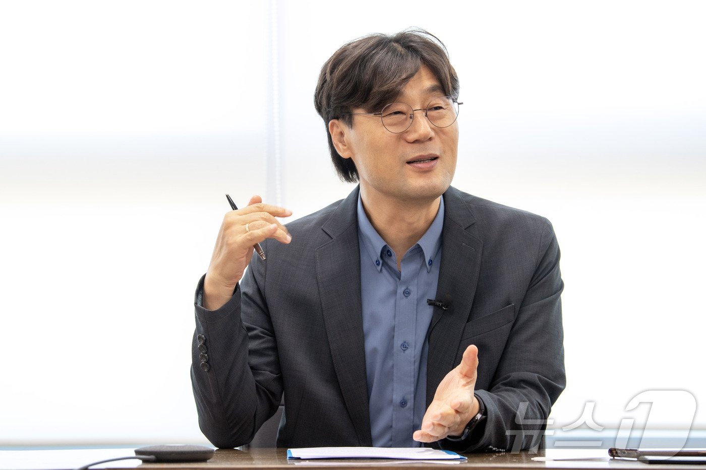 본문 이미지 - 윤원섭 성균관대학교 에너지과학과 교수가 16일 오전 경기 수원시 성균관대 자연과학캠퍼스 N센터에서 뉴스1과 인터뷰를 하고 있다.ⓒ 뉴스1 이동희 기자