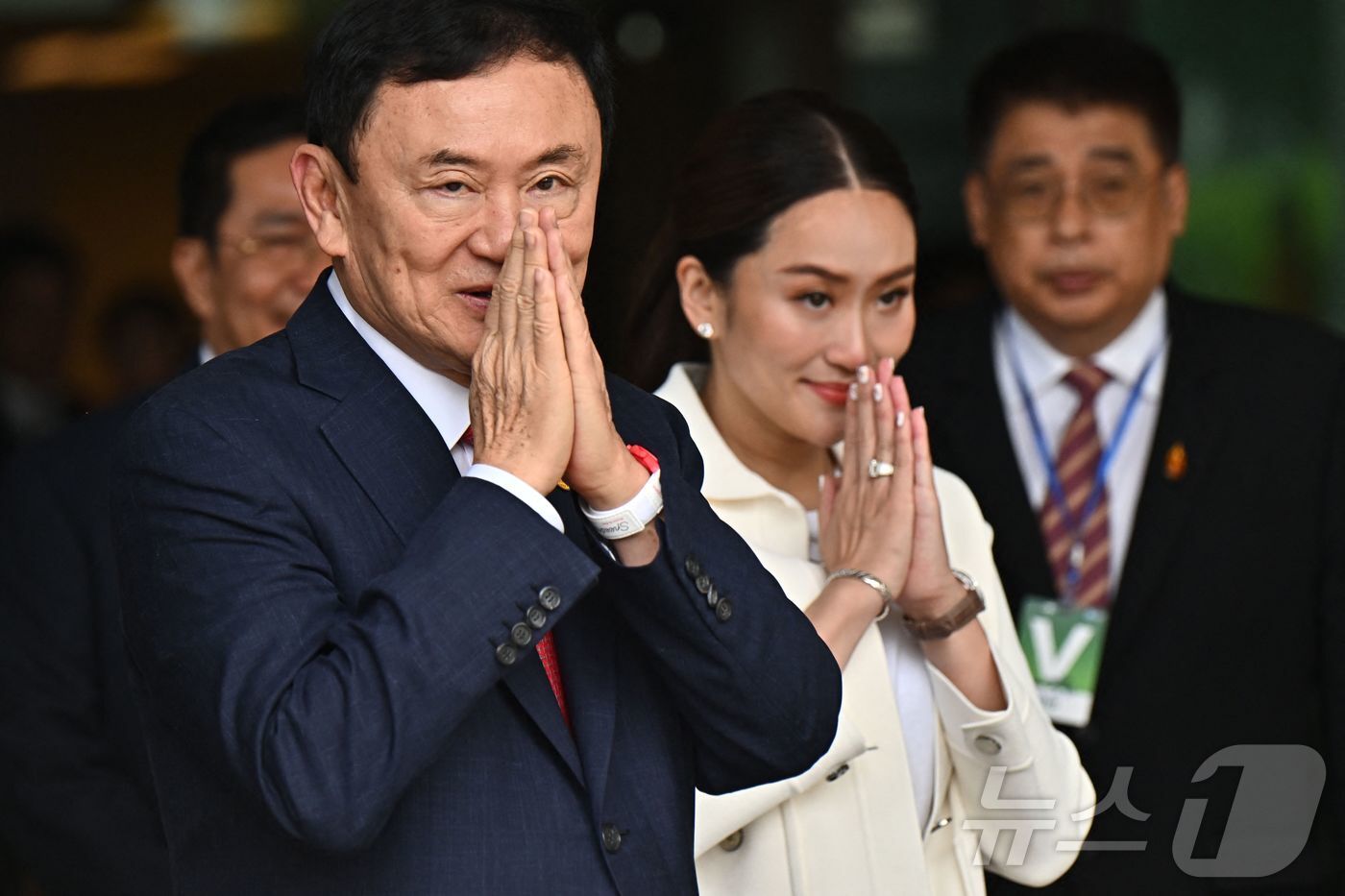본문 이미지 - 탁신 친나왓 전 태국 총리와 막내딸인 패통탄 친나왓 전 총리. ⓒ AFP=뉴스1