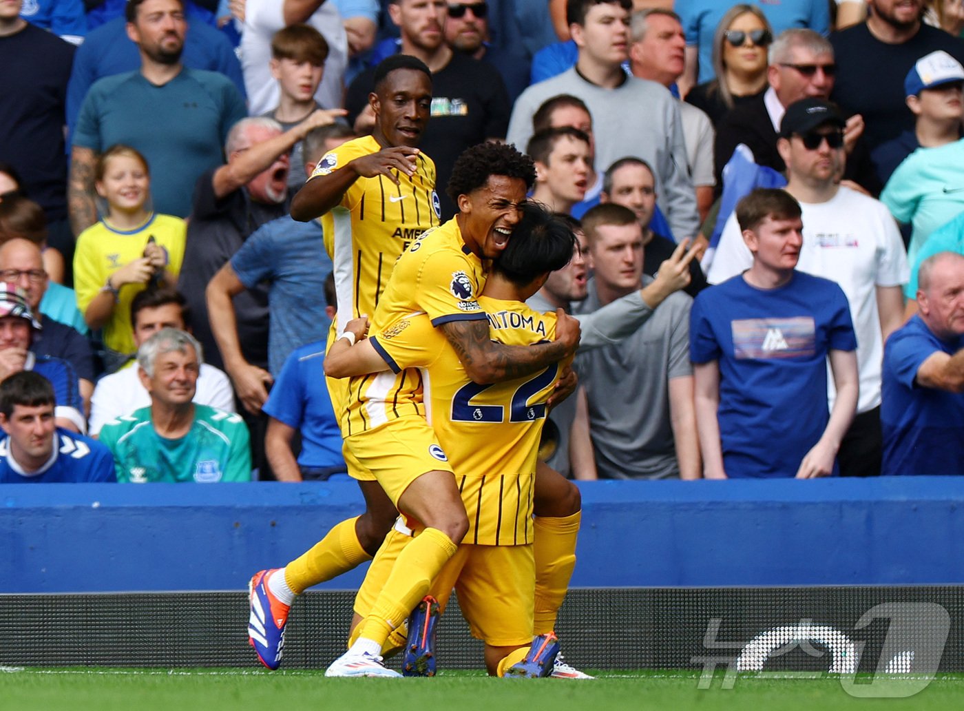 본문 이미지 - 파비안 휘르첼러 감독이 이끄는 브라이튼은 17일(현지시간) 열린 2024-25 EPL 1라운드에서 에버턴을 3-0으로 완파했다. ⓒ 로이터=뉴스1